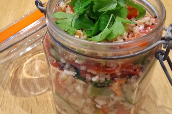 Reissalat mit Gemüse und Feta